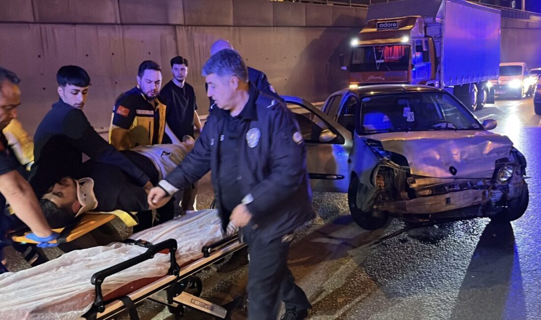 Hüseyin SEZGİN/BURSA, – BURSA’nın Yıldırım ilçesinde bariyerlere çarpan otomobilin sürücüsü
