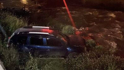 Hüseyin SEZGİN/ BURSA, – BURSA’nın Osmangazi ilçesinde kontrolden çıkan otomobil