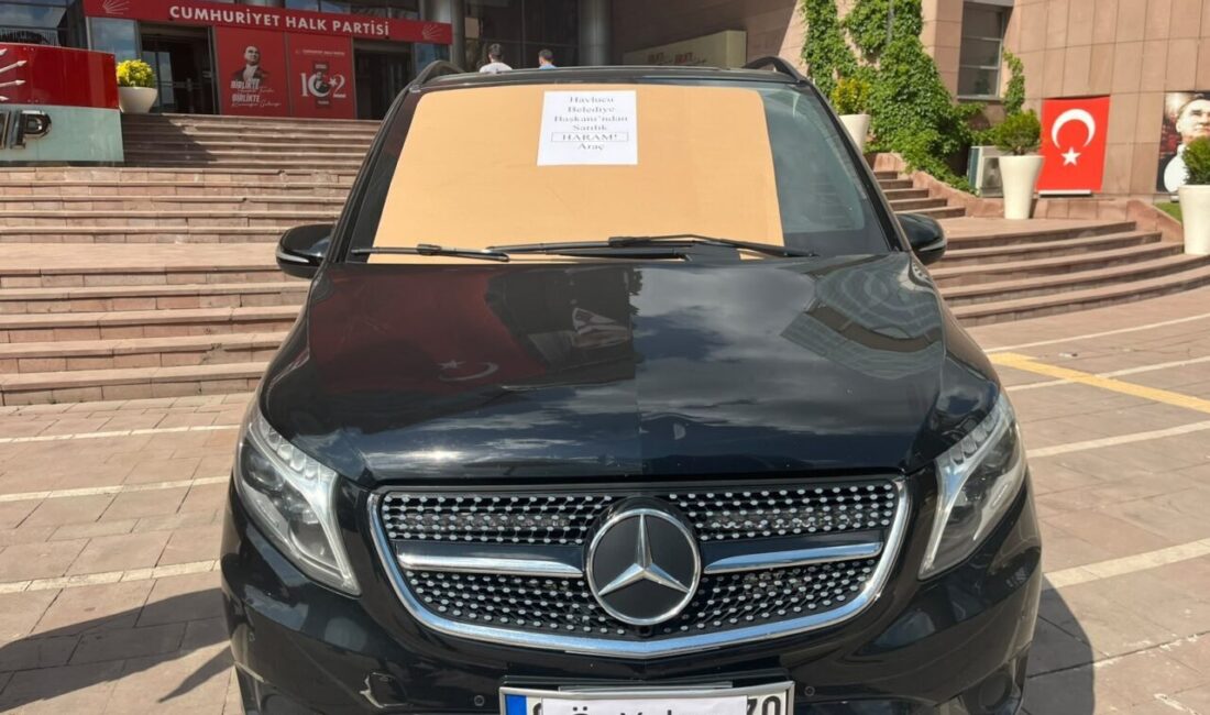 Gizem CENGİL-Batuhan DURNAOĞLU/ANKARA, – CHP Genel Merkezi önünde, Özgür Özel
