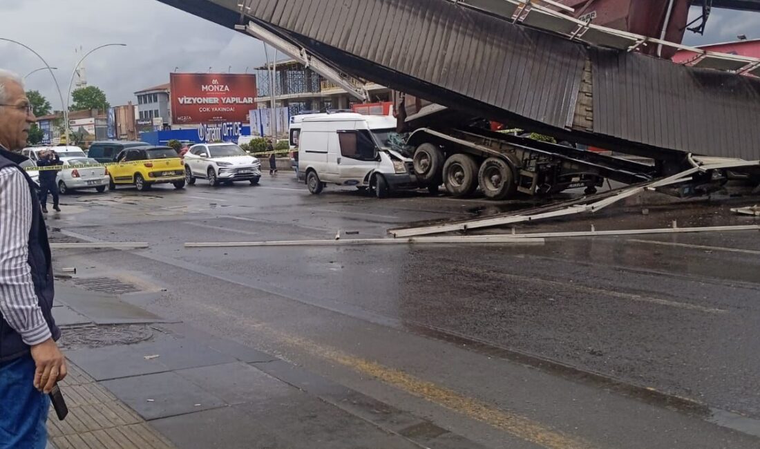 Mehmet Gökhan HAKBİLİR/ANKARA, – ANKARA’da, damperi açık kalan kamyon, yaya
