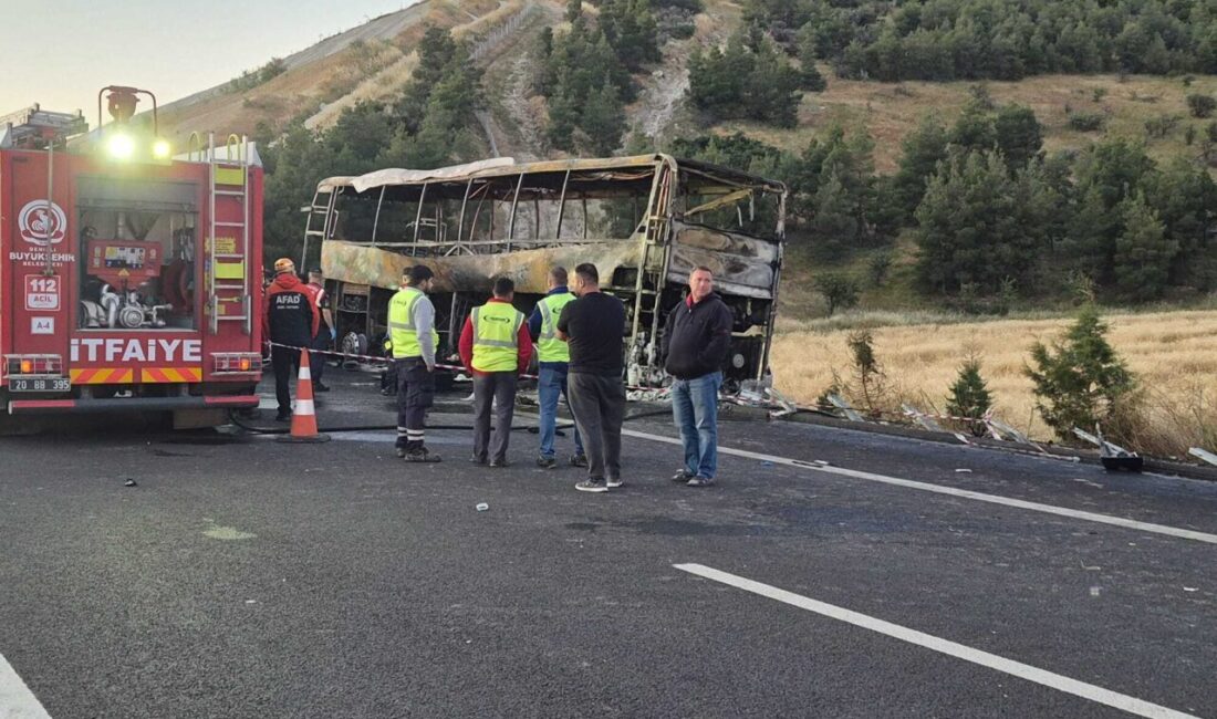 Ramazan ÇETİN/DENİZLİ, – DENİZLİ’nin Sarayköy ilçesinde yolcu otobüsünün bariyerlere çarparak