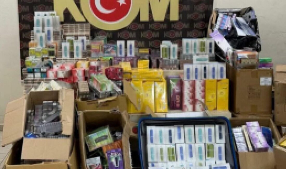 Kadir ÖZEN/İZMİR, – İZMİR’in Bornova ilçesinde çok sayıda kaçak sigara,