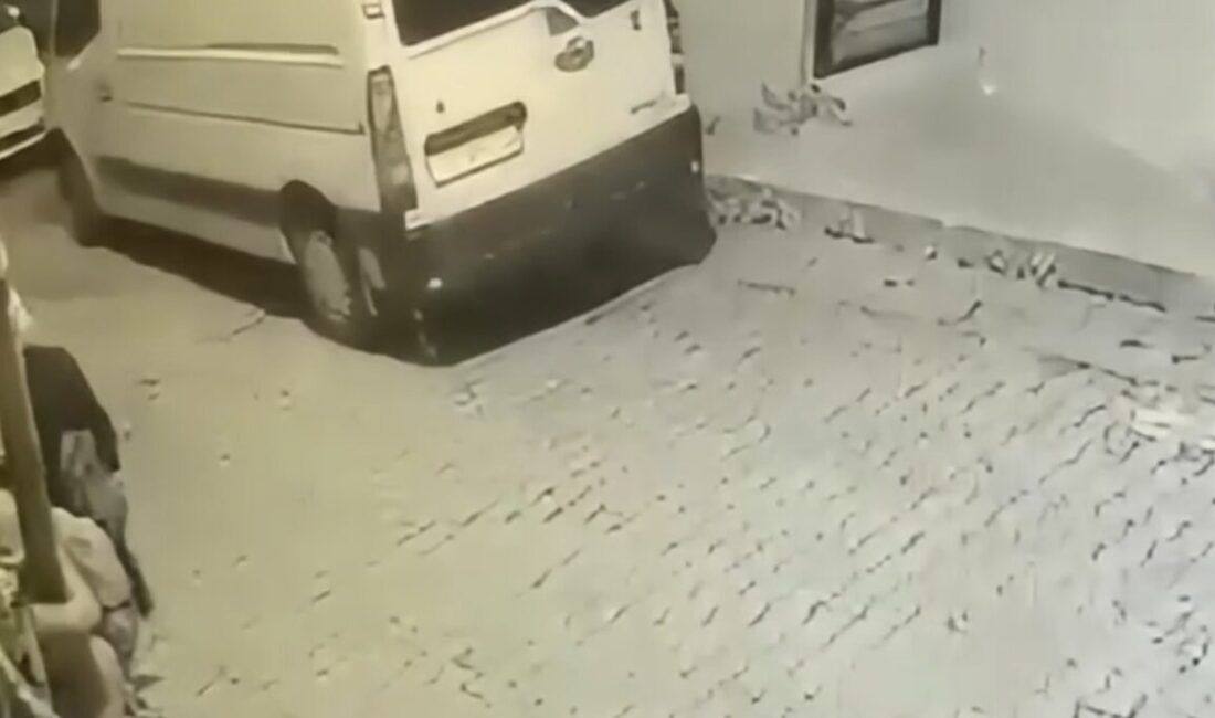 Doğan Can CESUR / İSTANBUL – KAĞITHANE’de kaldırımda yürüdüğü sırada