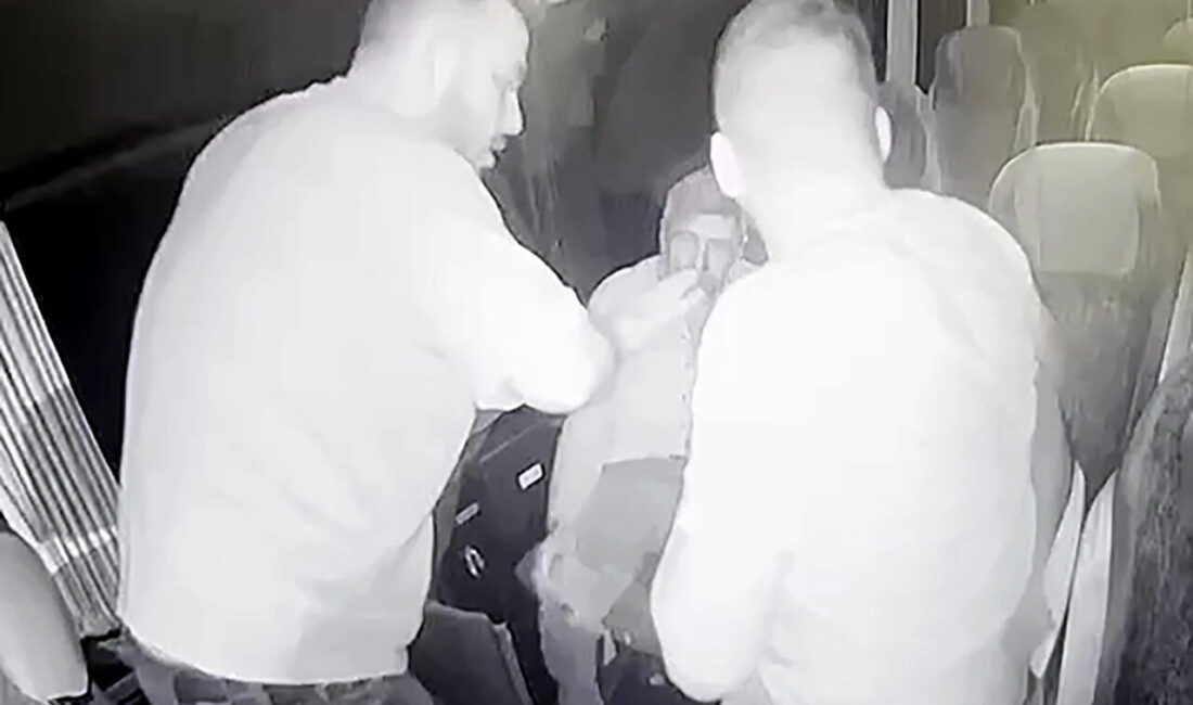 Anıl ATAR-Yaşar SERİNTÜRK/ADANA, – ADANA’da kaza yaptıkları minibüste yaralandığı öne