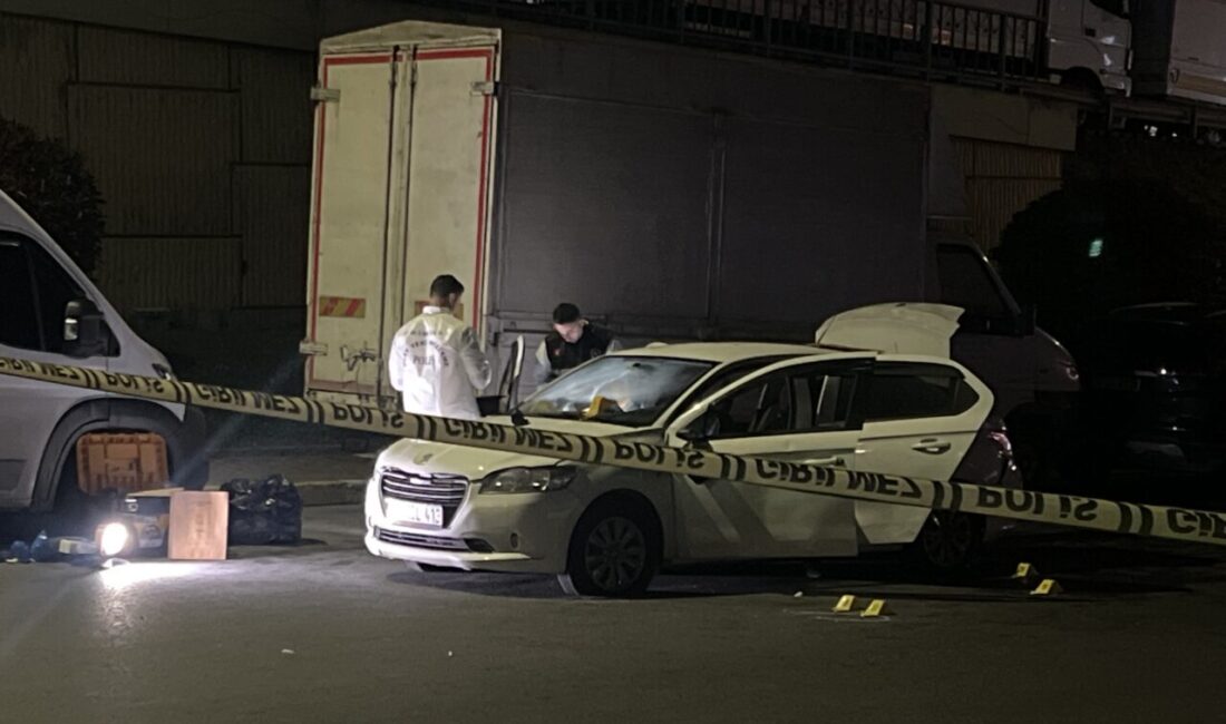 Soner HASIRCIOĞLU/İSTANBUL, – KÜÇÜKÇEKMECE’de polisin ‘dur’ ihtarına uymayarak kaçan otomobil