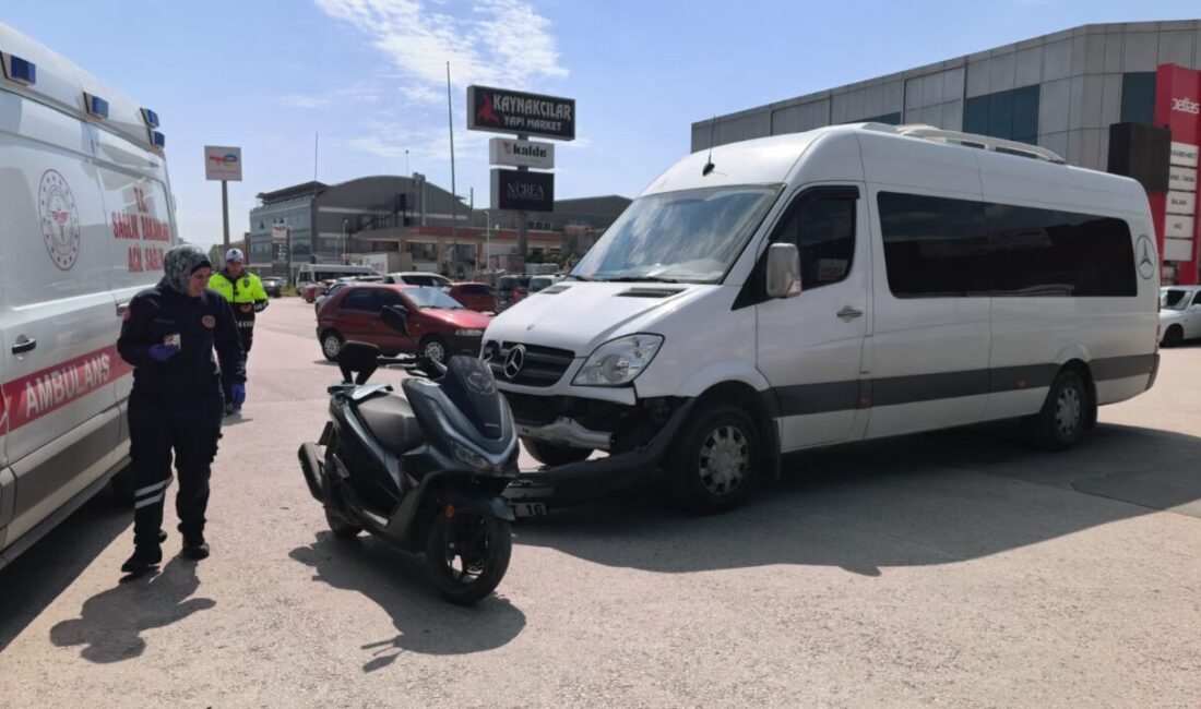Yavuz YILMAZ/İNEGÖL, (Bursa), – BURSA’nın İnegöl ilçesinde, servis minibüsüyle çarpışan