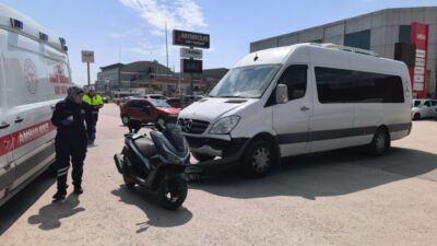 Yavuz YILMAZ/İNEGÖL, (Bursa), – BURSA’nın İnegöl ilçesinde, servis minibüsüyle çarpışan