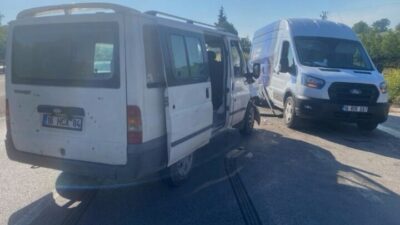 Yavuz YILMAZ/İNEGÖL (Bursa), – BURSA’nın İnegöl ilçesinde iki minibüsün çarpıştığı