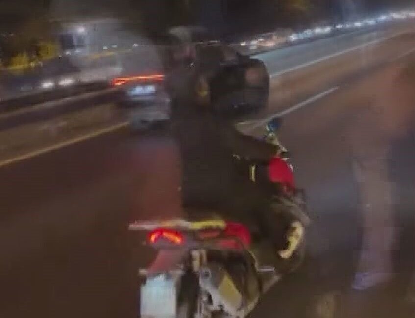 Eren PEKDEMİR/İSTANBUL, – FATİH Sultan Mehmet Köprüsü çıkışında seyreden motosiklet