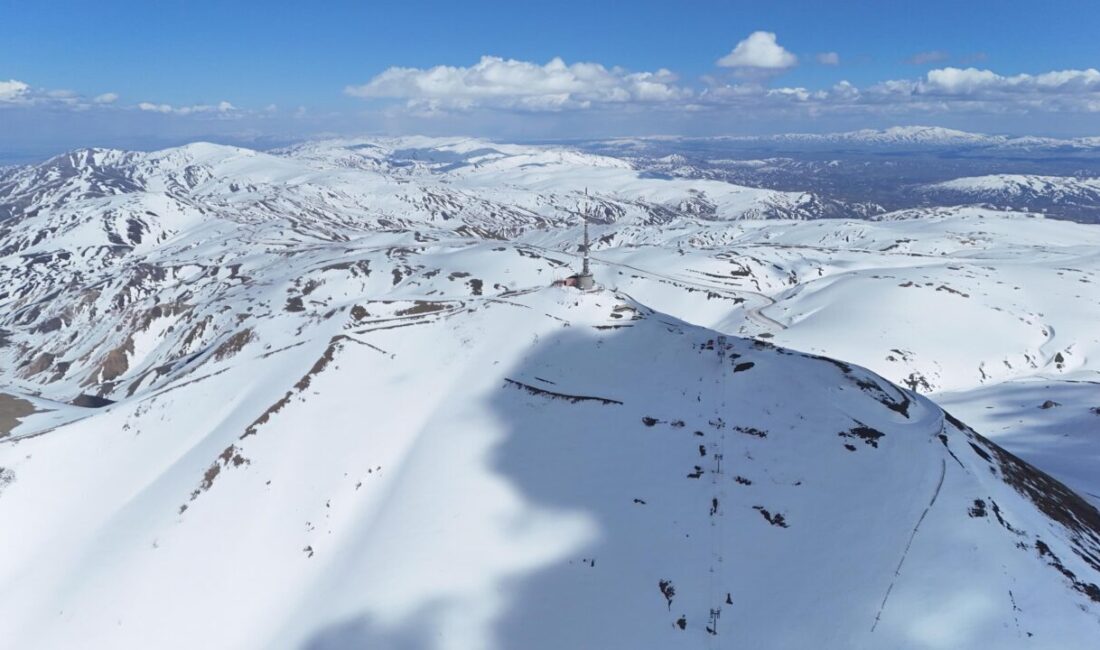 ERZURUM – DÜNYANIN sayılı kayak merkezlerinden Palandöken’de kayak sezonu uzadı.