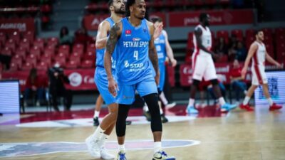 İZMİR, – TÜRKİYE Sigorta Basketbol Süper Ligi’nde son hafta üçlü