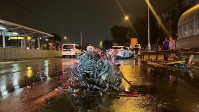 Hüseyin SEZGİN/BURSA, – BURSA’nın Osmangazi ilçesinde sürücüsünün kontrolünü kaybettiği otomobil,