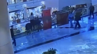 Doğan Can CESUR / İSTANBUL – SARIYER’de bir alışveriş merkezinde