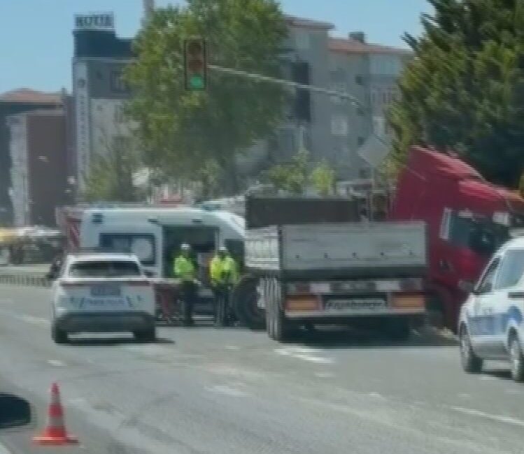 Uğur Samet AVCI/ İSTANBUL, – SİLİVRİ’de şoförünün direksiyon hakimiyetini kaybettiği