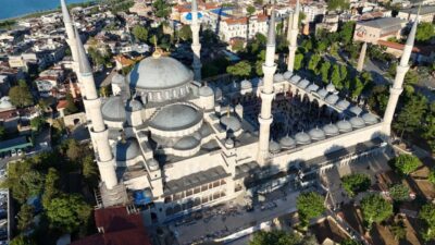 Emre KURT/İSTANBUL, – BAYRAM namazını kılmak isteyen vatandaşlar sabahın erken
