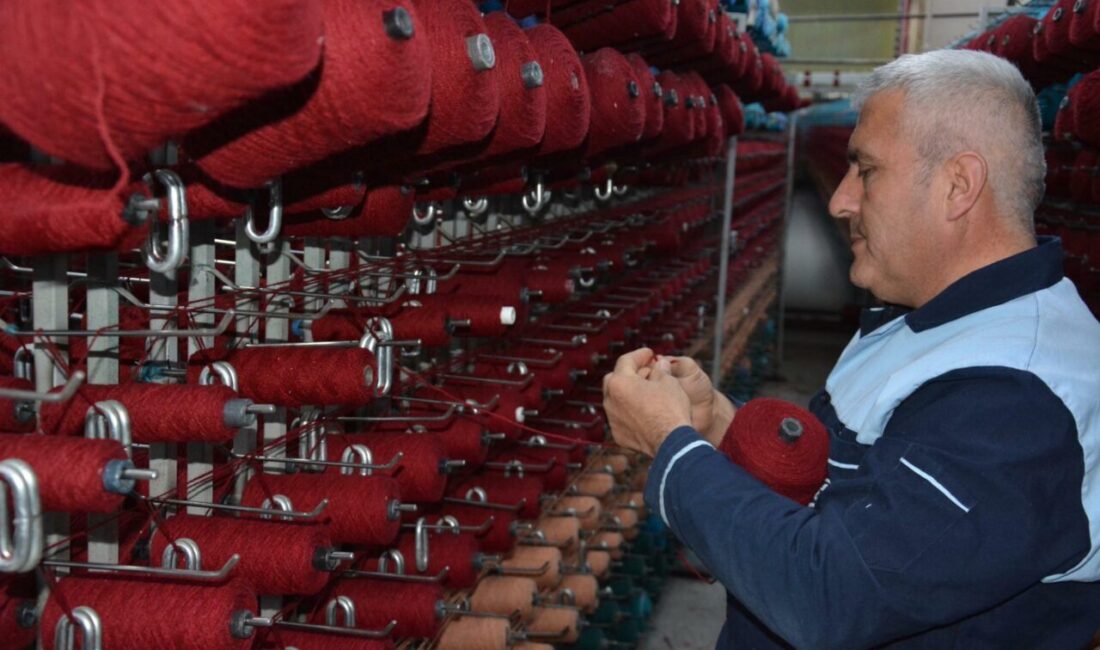İpek KALAY/DEMİRCİ, (Manisa), – MANİSA’nın dünyaca ünlü el halısı ve