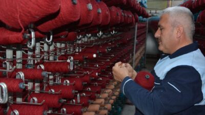 İpek KALAY/DEMİRCİ, (Manisa), – MANİSA’nın dünyaca ünlü el halısı ve