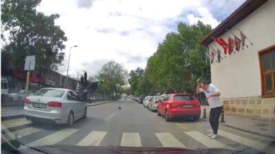 Mehmet Gökhan HAKBİLİR/ANKARA, – ANKARA’da yaya geçidinde 2 kadına otomobil