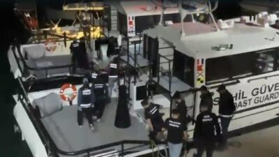 Kadir ÖZEN/İZMİR, DHA)- BALIKESİR’in Ayvalık ilçesinde bir yelkenli tekneye düzenlenen