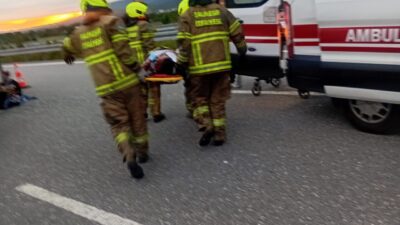 Ender DURMAZ-Gökhan ÖZHAN/SUSURLUK (Balıkesir), – BALIKESİR’in Susurluk ilçesinde refüje çarpıp