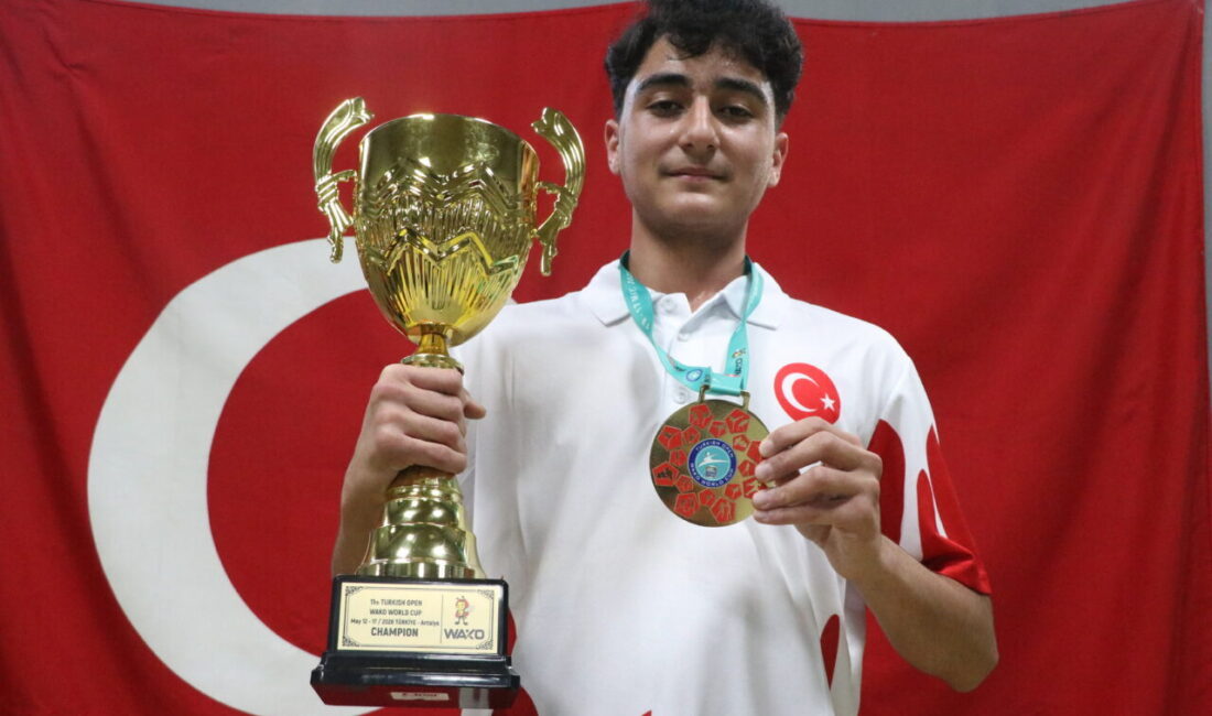 Furkan KAVUKLU/KAYSERİ, – KAYSERİ’de fitness için gittiği salonda kick boks