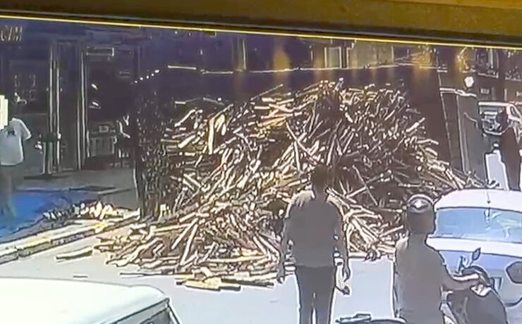 İhsan DÖRTKARDEŞ/İSTANBUL, – AVCILAR’da park ettiği yol kenarından hareket eden