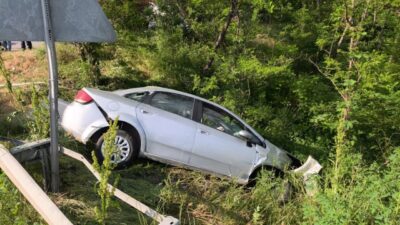 Yavuz YILMAZ/KESTEL (Bursa), – BURSA’nın Kestel ilçesinde 2 otomobilin çarpıştığı