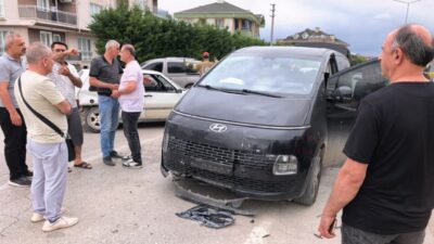 Yavuz YILMAZ/BURSA, -BURSA’nın İnegöl ilçesinde minibüs ile otomobilin çarpışması sonucu