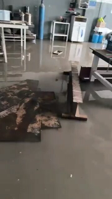 ÇOCUKLAR SEL SULARINDA OYUN OYNADI Bursa’nın İnegöl ilçesinde etkili olan