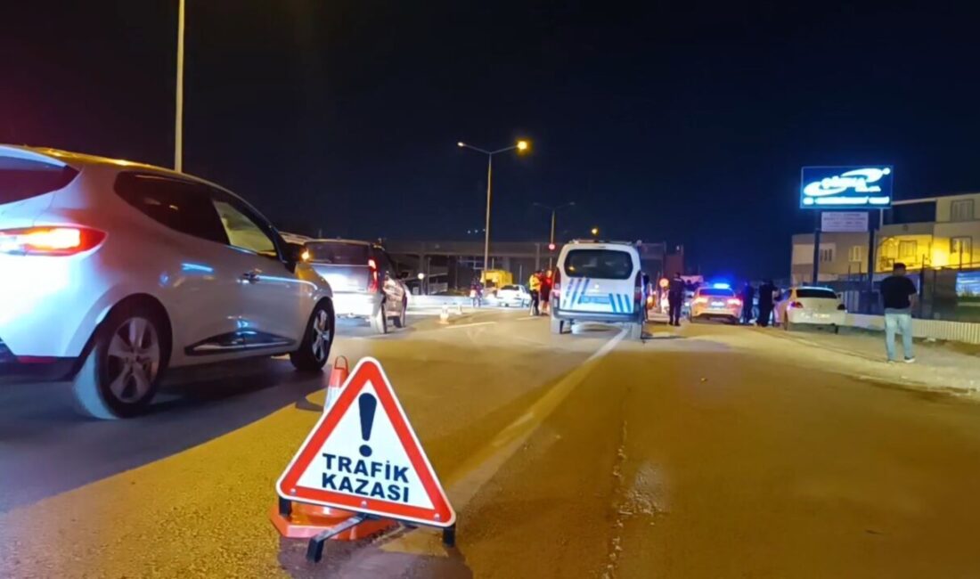 Barış YILMAZ/ BURSA, – BURSA’nın Yıldırım ilçesinde otomobil ile servis