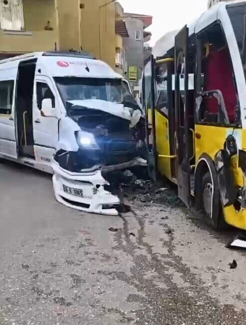 Yiğithan HÜYÜK/BURSA, -BURSA’da servis minibüsüyle özel halk otobüsünün çarpıştığı kazada