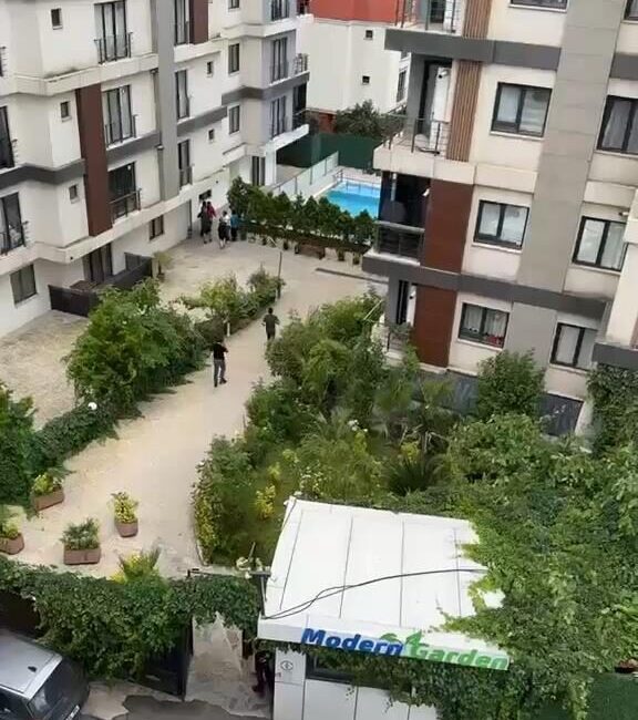 Mert ORDU/İSTANBUL Çekmeköy’de, boşandıkları öğrenilen çiftin cesedi bir sitenin bahçesinde