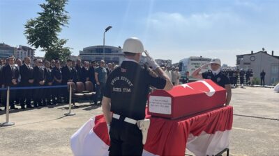 ADLİYE ÖNÜNDE TÖREN Kocaeli’nin Gebze ilçesinde duruşma sırasında geçirdiği kalp