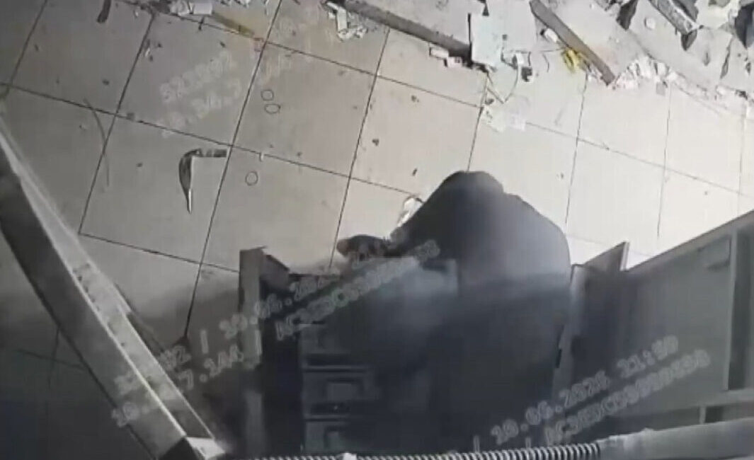 Ali AKSOYER/İSTANBUL – ESENLER’de bir bankanın ATM’sinden 500 bin liranın