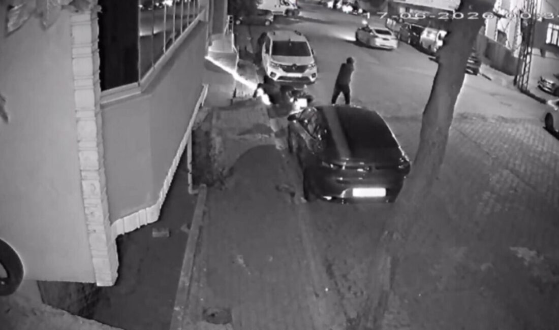 Soner HASIRCIOĞLU/İSTANBUL, – ESENYURT’ta, seyir halindeki motosiklet ve otomobildeki kişiler