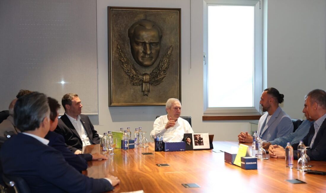 İSTANBUL, – FENERBAHÇE, Kosovalı forvet Vedat Muriqi’yi kadrosuna kattığını açıkladı.