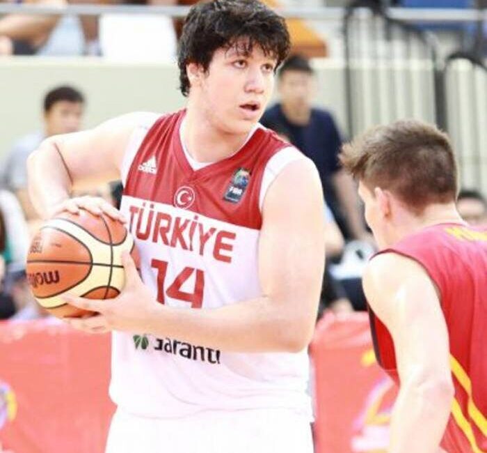 İZMİR, – TÜRKİYE Basketbol Ligi ekiplerinden Göztepe, pivot pozisyonunda görev