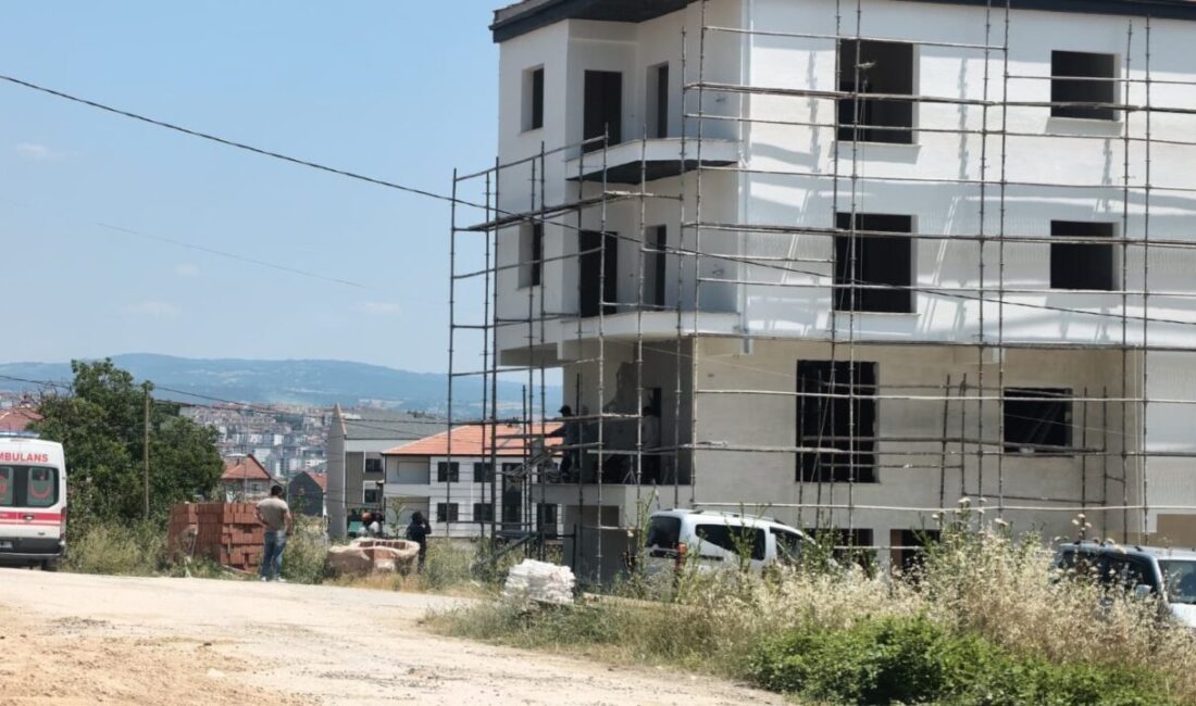 Yavuz YILMAZ/ İNEGÖL (Bursa), -BURSA’nın İnegöl ilçesinde inşaatta çalışan sıva