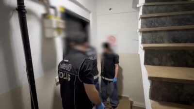 İSTANBUL, – İSTANBUL’da düzenlenen uyuşturucu operasyonunda 4 şüpheli yakalanarak gözaltına