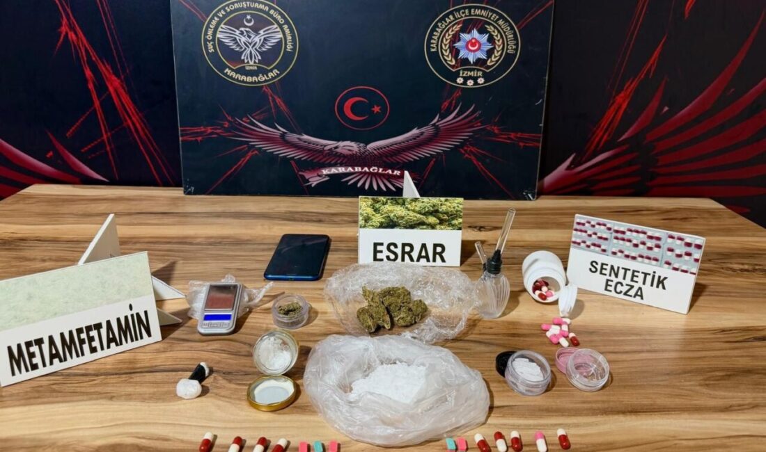 Mustafa İÇ/İZMİR, -İzmir’in Karabağlar ilçesinde polis ekiplerince düzenlenen uyuşturucu operasyonlarında