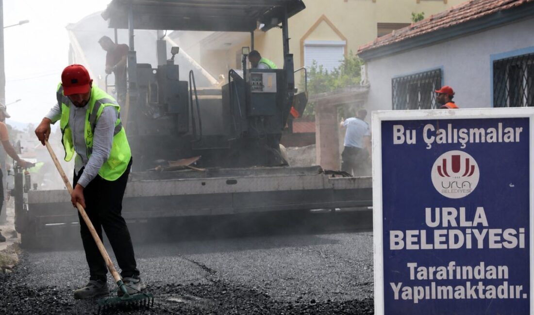 İZMİR, – URLA Belediyesi, belediye yol yenileme çalışmaları kapsamında 150