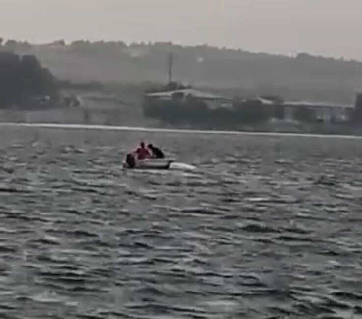 Baran AKKAYA-Altunay TUGA/İSTANBUL, – KÜÇÜKÇEKMECE Gölü’nde etkili olan rüzgar nedeniyle
