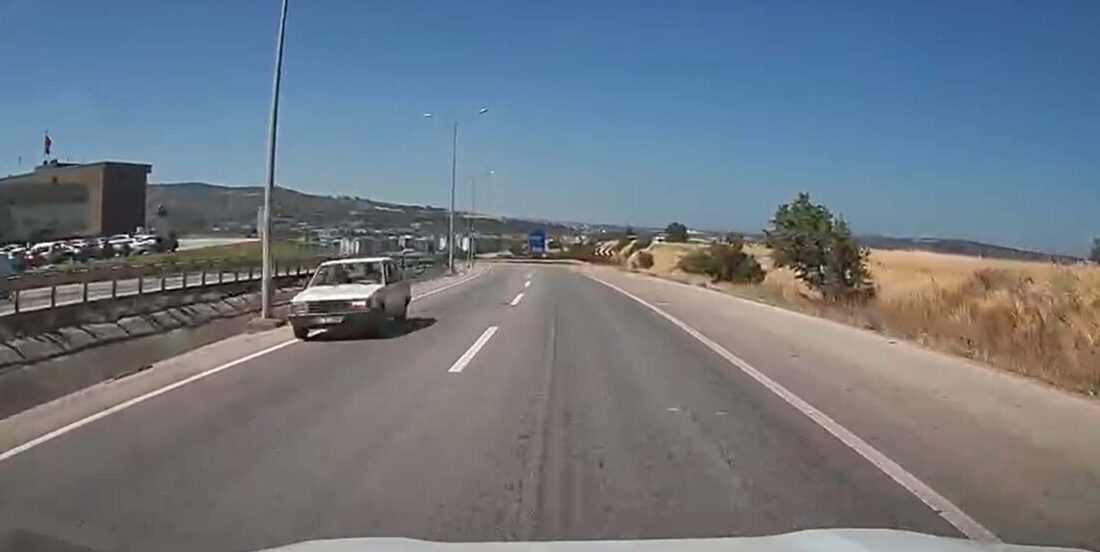 Nazif Cemhan ŞEN/ÇANAKKALE, – ÇANAKKALE’de bir sürücünün, otomobiliyle ters şeritte
