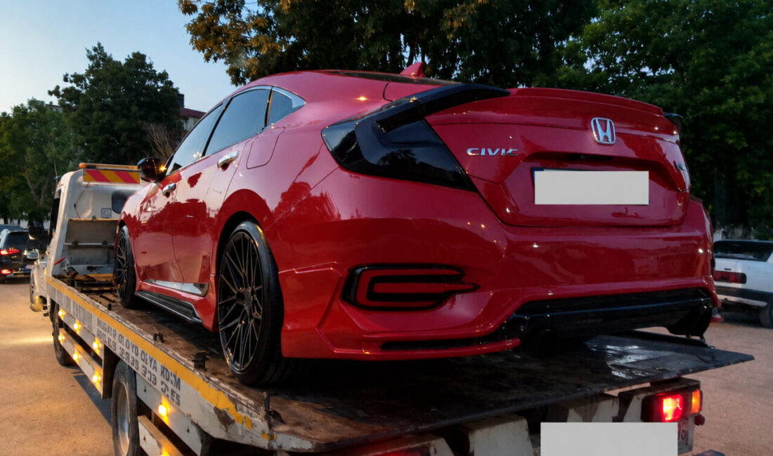 Ünsal YÜCEL/ UZUNKÖPRÜ(Edirne), – EDİRNE’nin Uzunköprü ilçesinde otomobille drift yapan