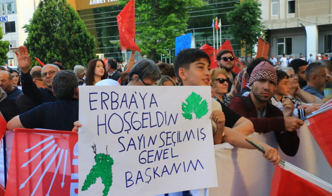 “ERDOĞAN TÜRKİYE SİYASETİNE DARBE YAPIYOR” CHP Grup Başkanı Özgür Özel,