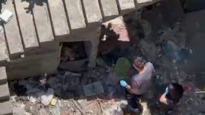 Yılmaz OKUR/İSTANBUL, – SARIYER’de metruk binada, kaybolan kedisini arayan kadın