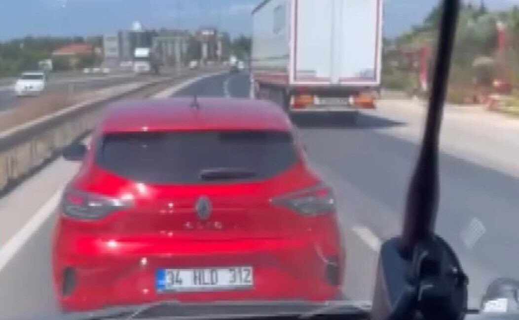 Uğur Samet AVCI/İSTANBUL, – SİLİVRİ’de vakaya giden ambulansa yol vermeyen