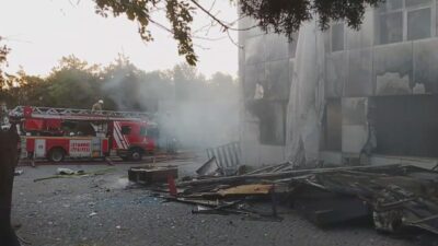 Uğur Samet AVCI/İSTANBUL, – SİLİVRİ’de 2 katlı mobilya fabrikasının dış