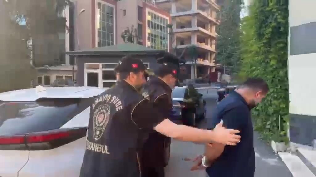 Ali AKSOYER/İSTANBUL, – SULTANGAZİ’de meydana gelen trafik kazasının ardından Baran