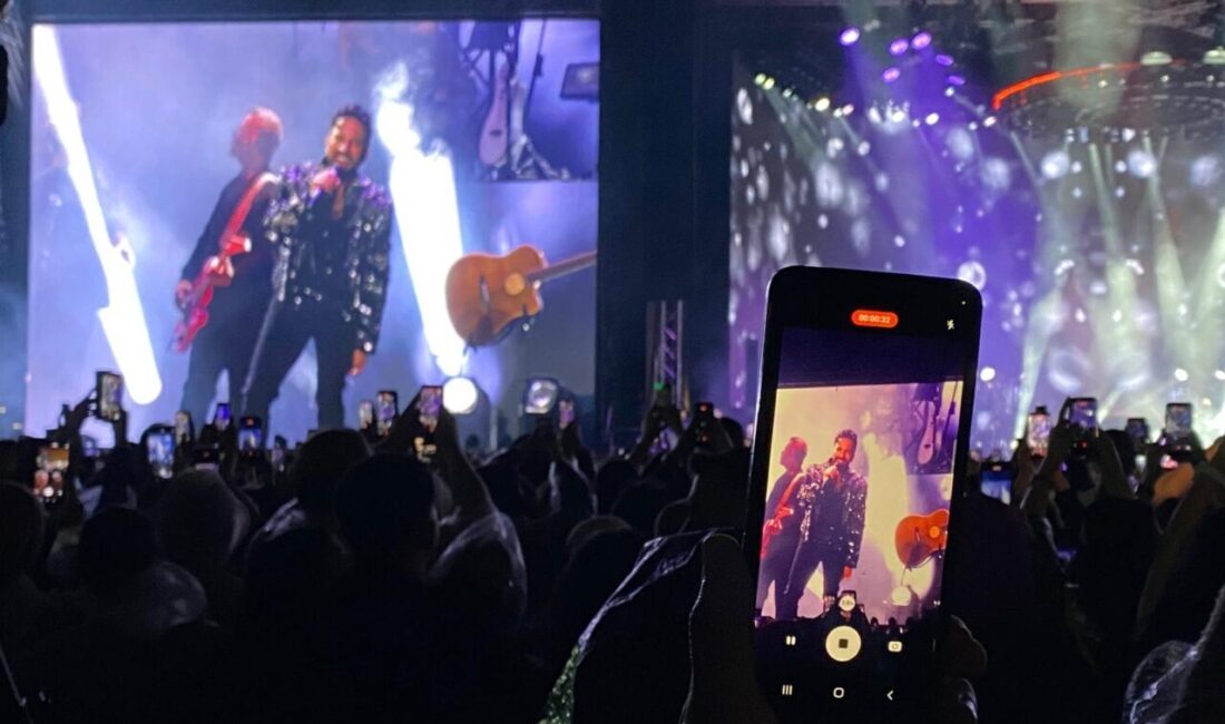 Nisa MİĞAL-Samet ÖKSÜZ/ANKARA, – MEGASTAR Tarkan, Ankara’da verdiği konserle binlerce